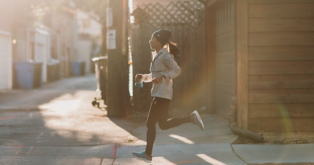 Seis maneras en que correr y caminar benefician su salud mental
